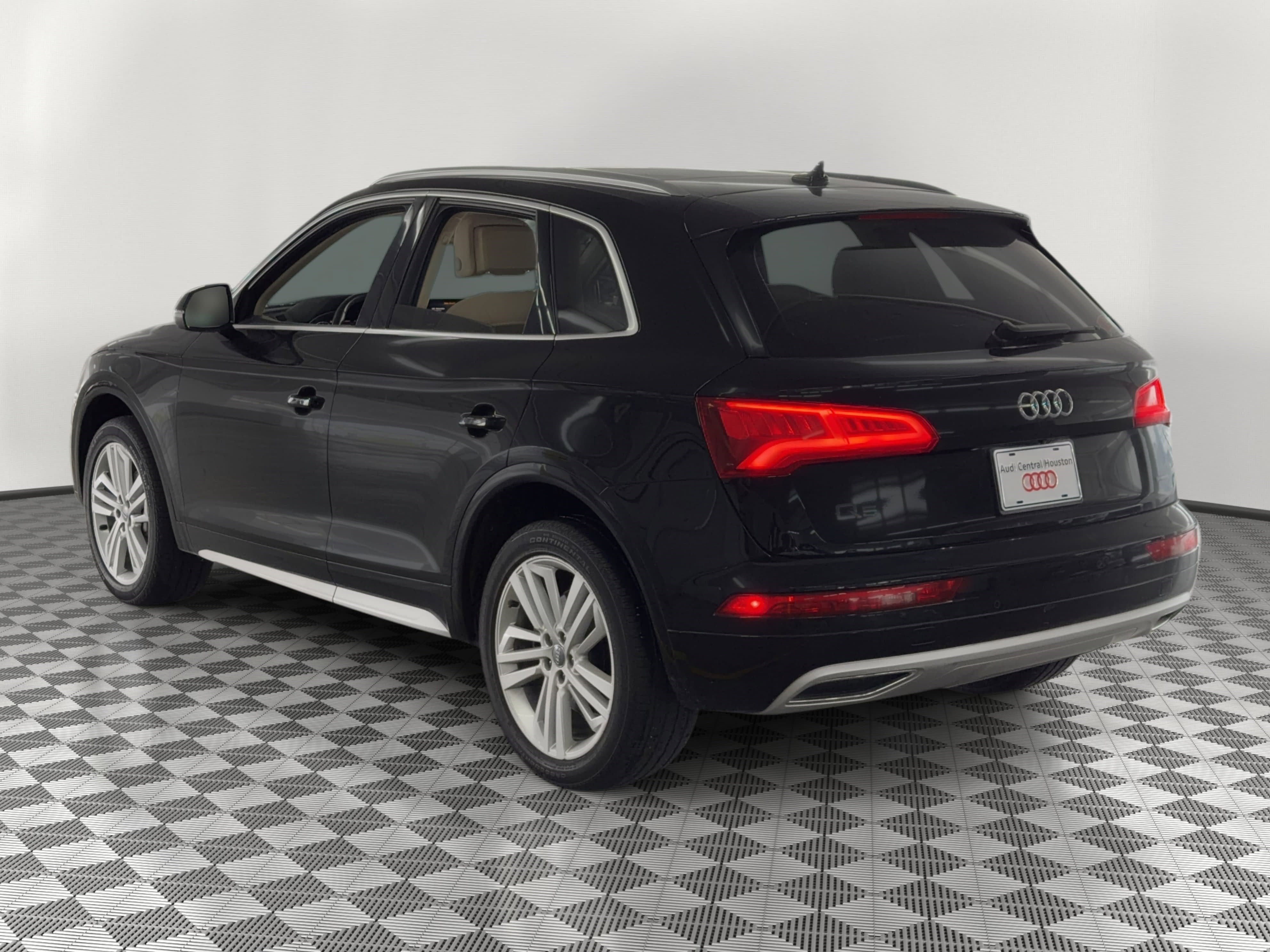 Used 2020 Audi Q5 2.0T Premium Plus AWD/4WD image 3