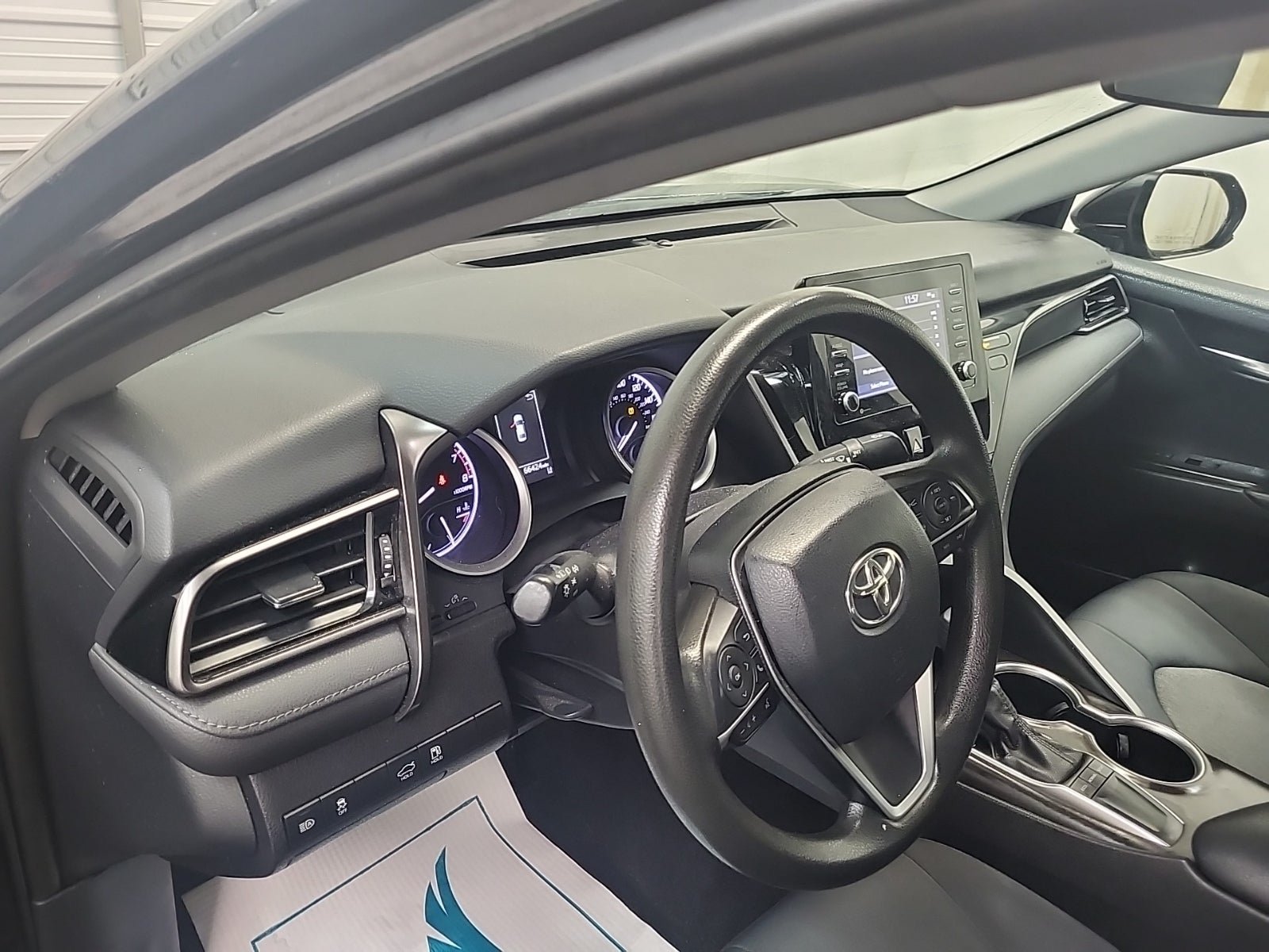 Used 2022 Toyota Camry LE FWD image 11