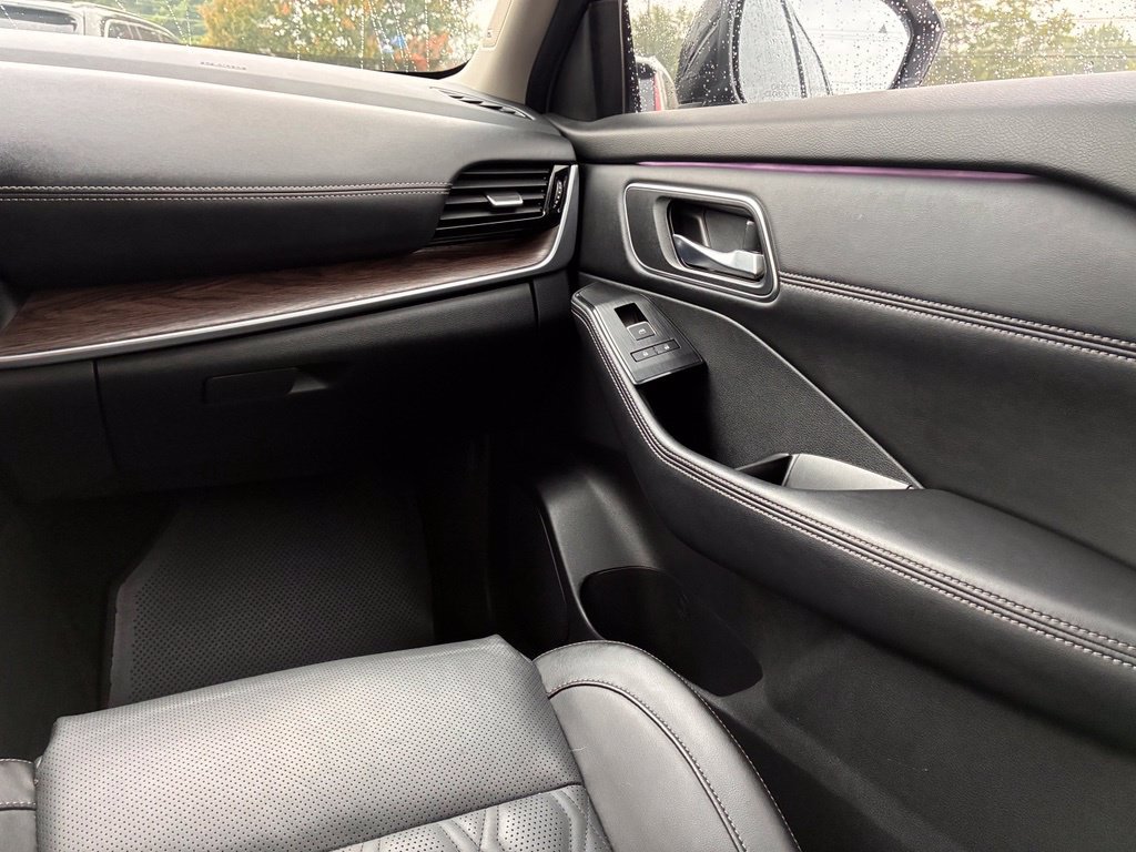 Used 2024 Nissan Rogue Platinum FWD image 39