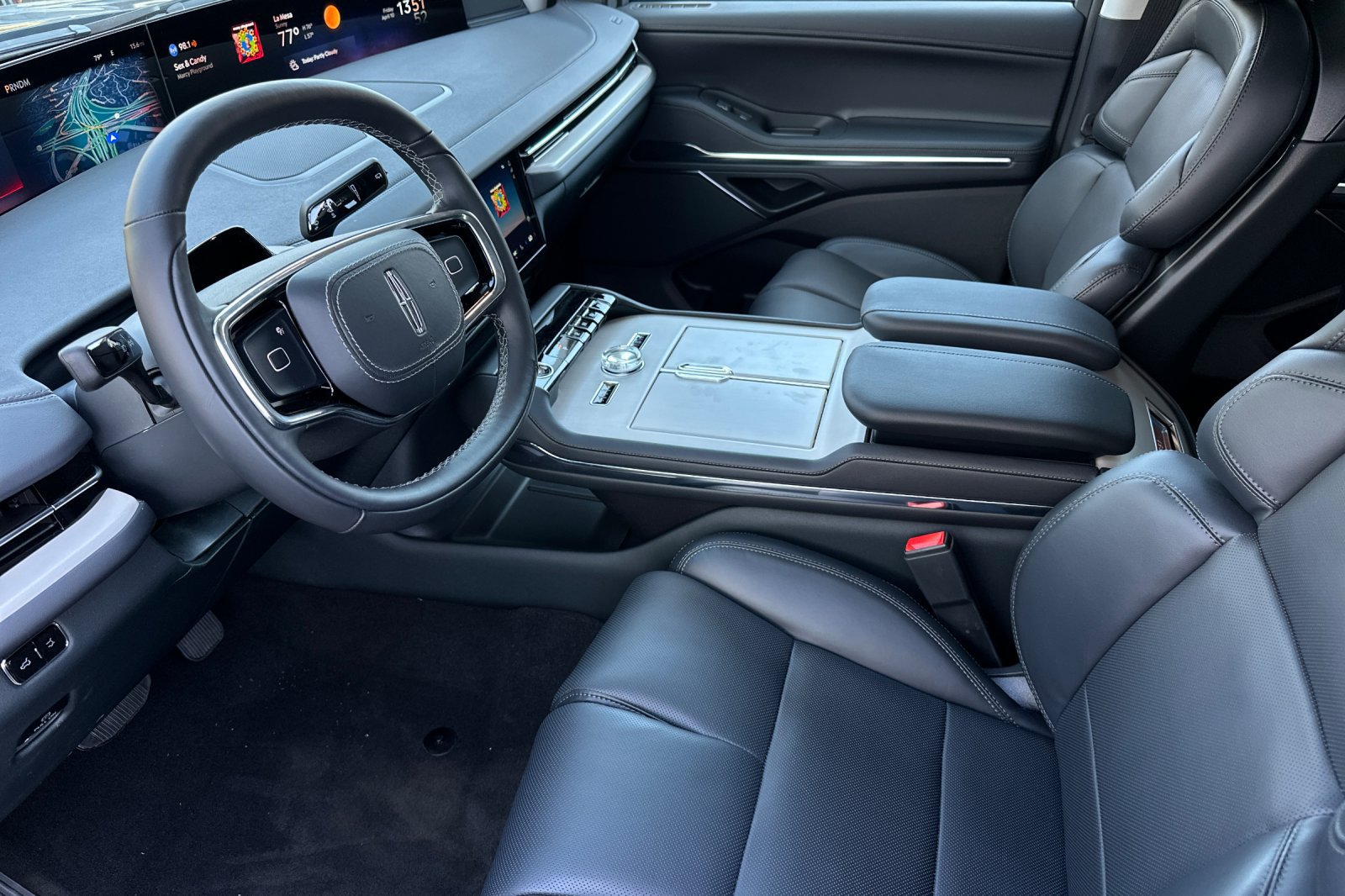 New 2026 Lincoln Navigator L Premier AWD/4WD image 9