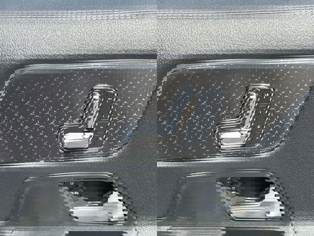 Used 2025 Mercedes-Benz GLA 250 4MATIC image 41