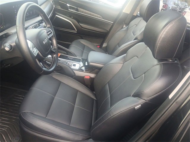 Used 2023 Kia Telluride EX w/ EX Captain's Chair Package image 11