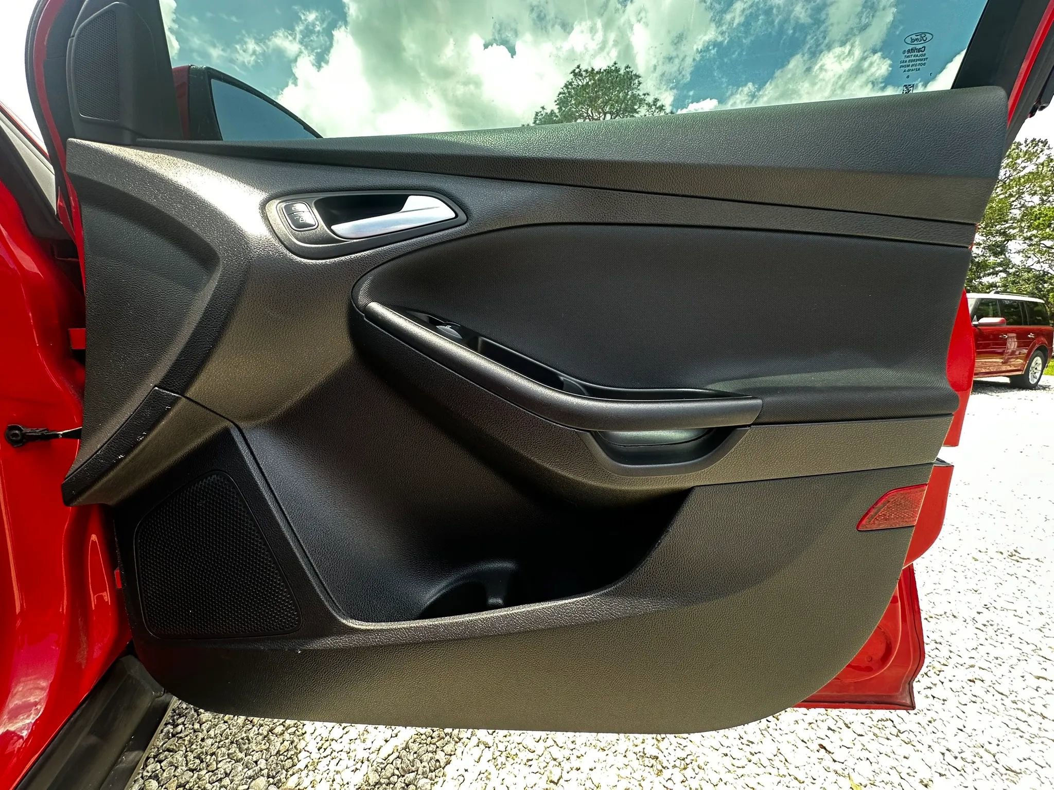 Used 2017 Ford Focus SE FWD image 32