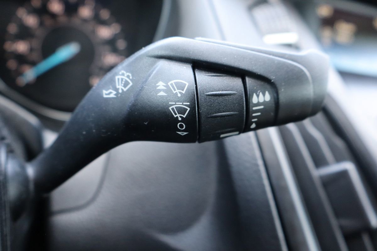 Used 2018 Ford Focus SE image 32