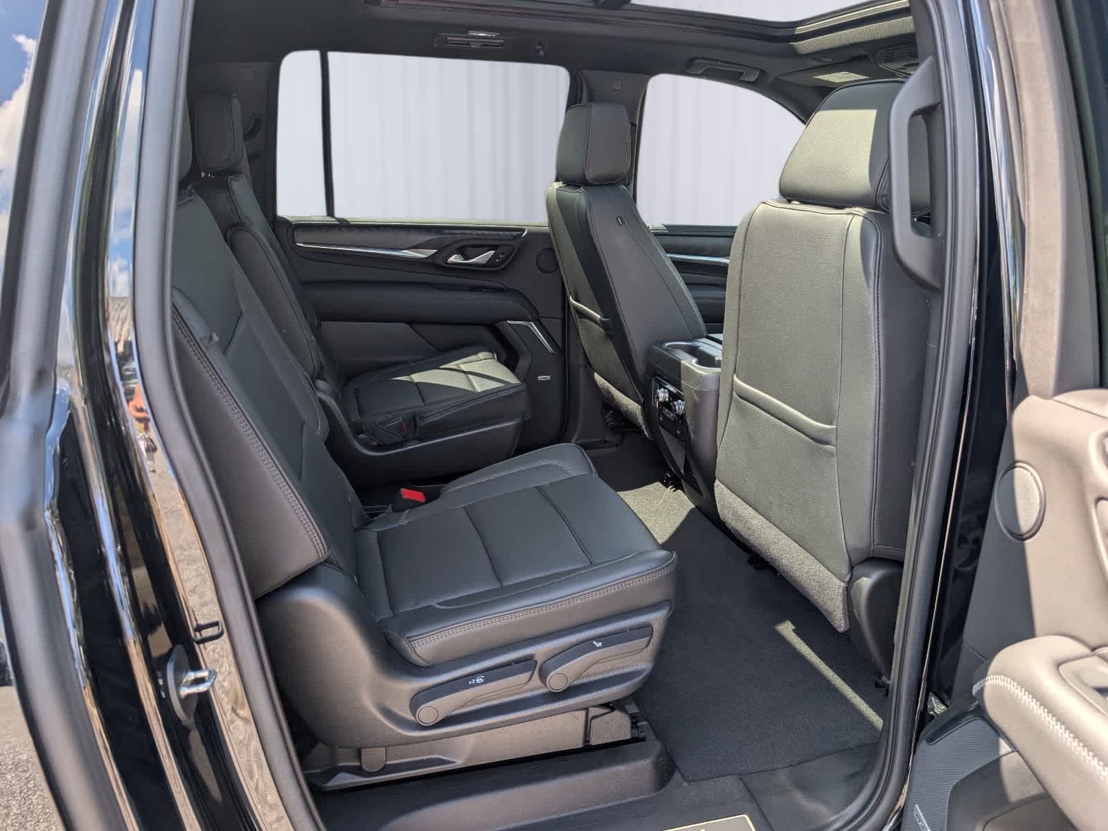Certified 2022 GMC Yukon XL Denali w/ Denali Premium Package AWD/4WD image 12