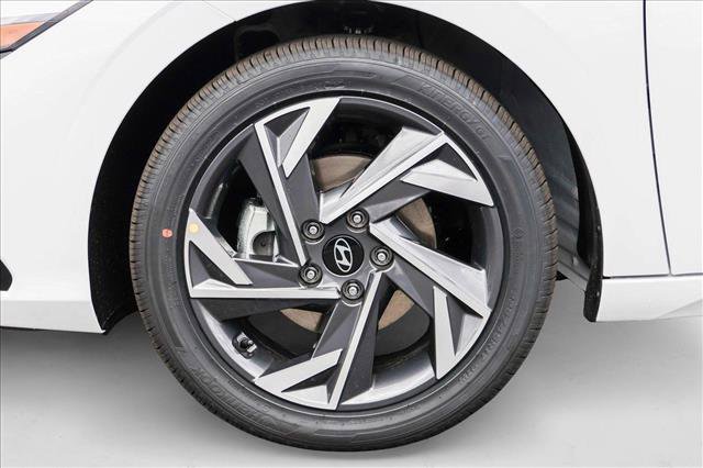 New 2025 Hyundai Elantra SEL image 9