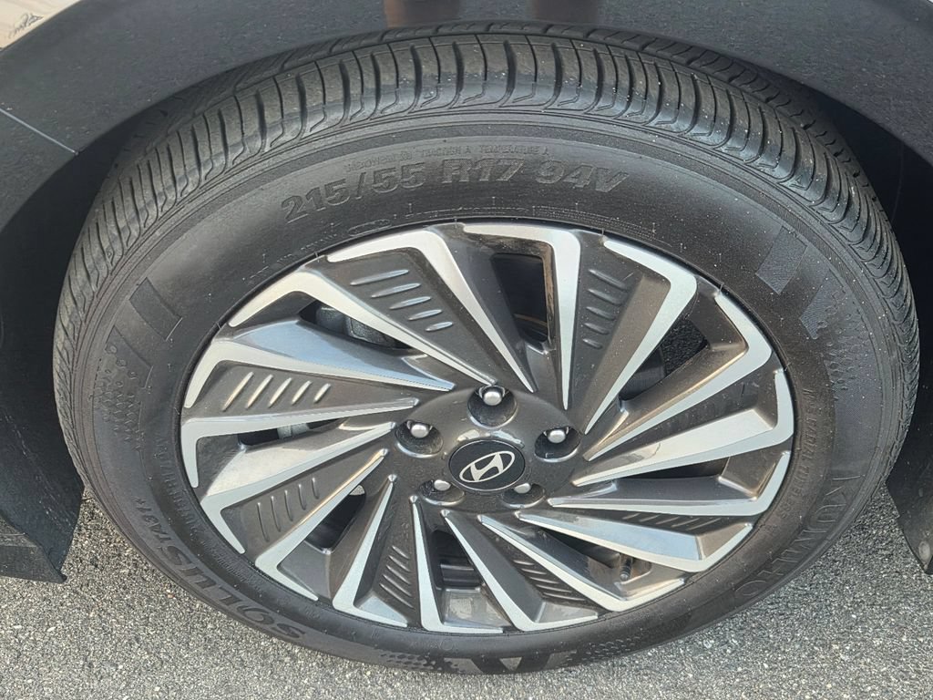 Used 2025 Hyundai Sonata Limited FWD image 11
