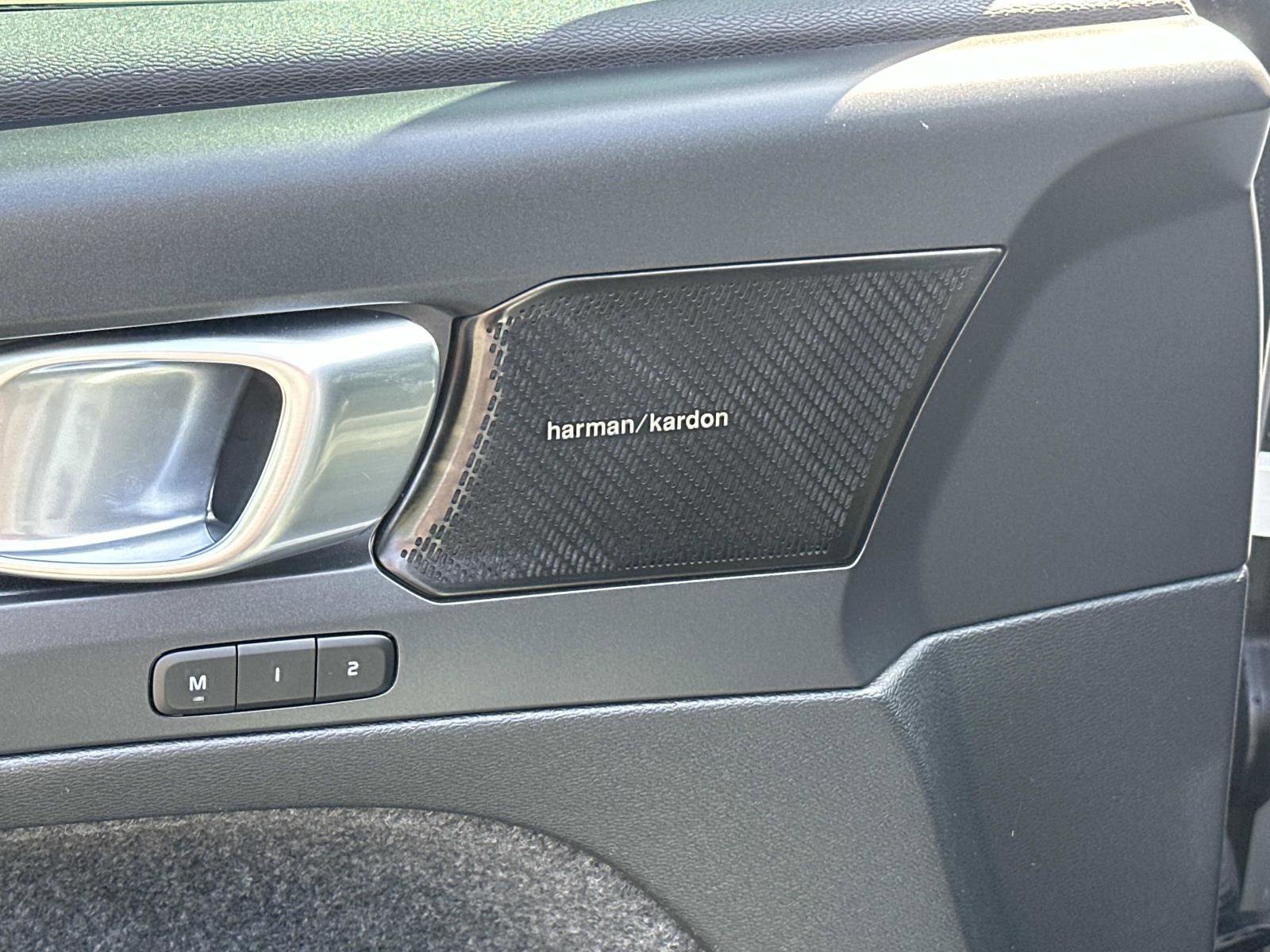 Certified 2023 Volvo C40 P8 Recharge Ultimate w/ Protection Package Premier image 16