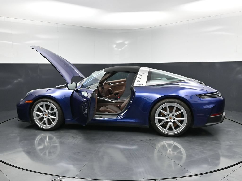 Certified 2025 Porsche 911 Targa 4 GTS AWD/4WD image 33