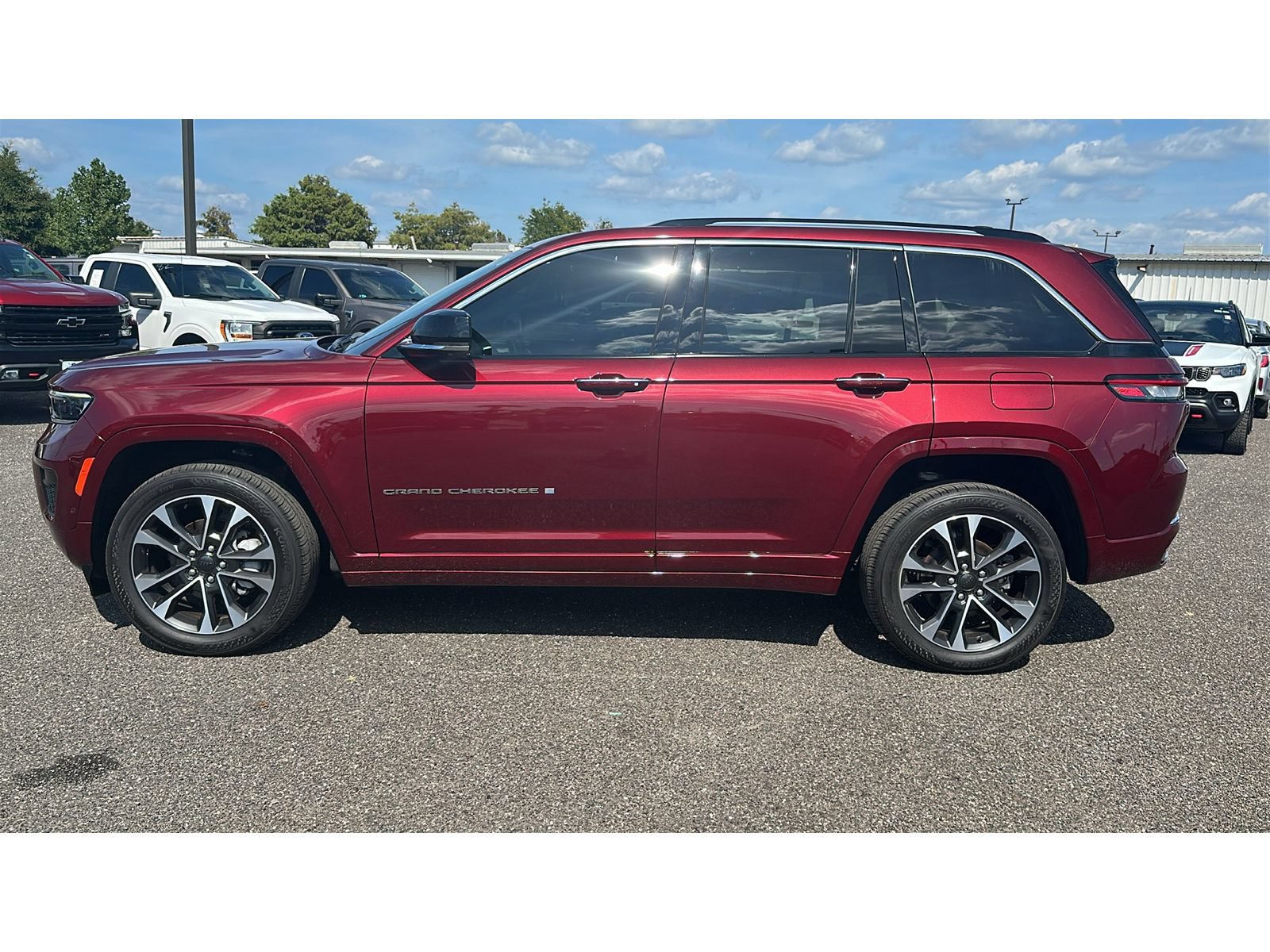 Used 2023 Jeep Grand Cherokee Overland w/ Adv Protech Group III RWD image 3