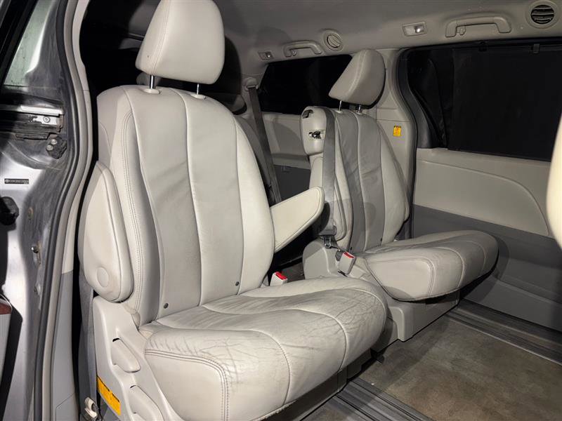 Used 2012 Toyota Sienna XLE image 11