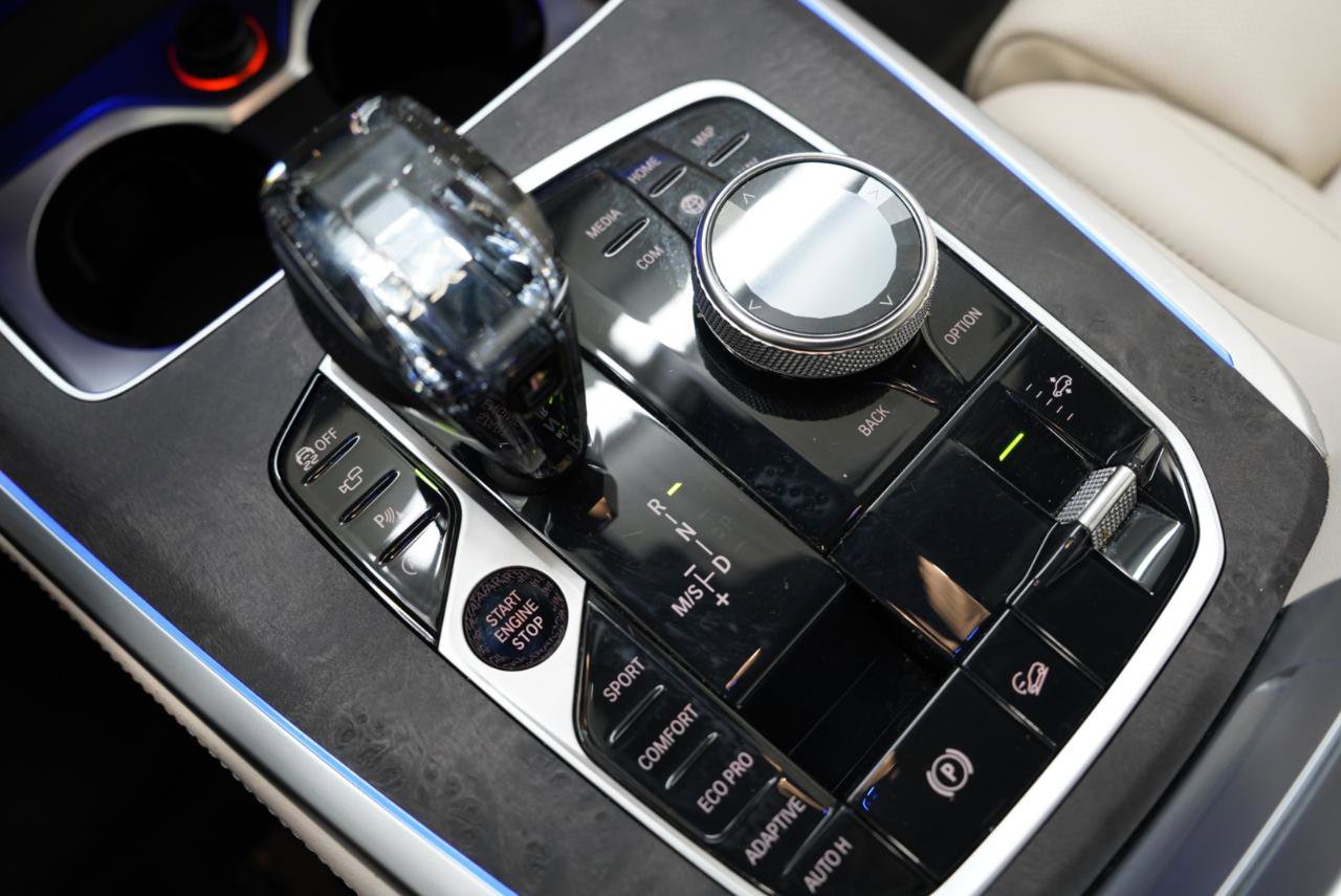 Used 2022 BMW X7 M50i w/ Dynamic Handling Package image 22