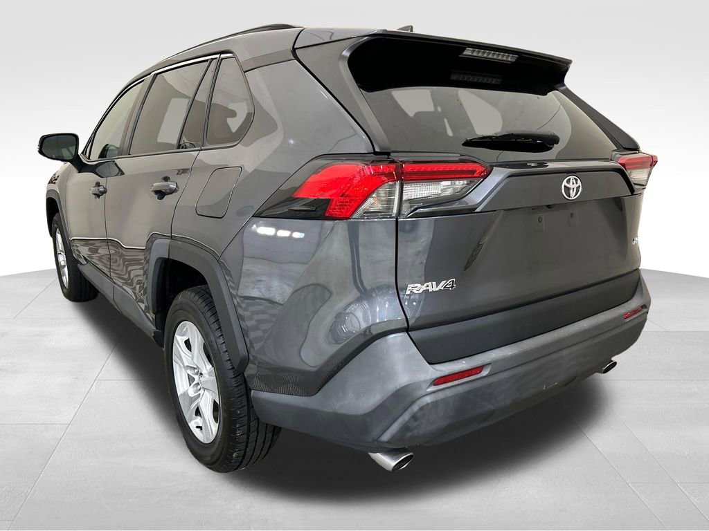 Used 2021 Toyota RAV4 XLE FWD image 3