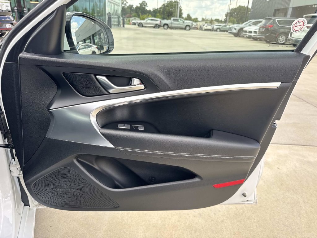 Used 2025 Genesis G70 2.5T RWD image 16