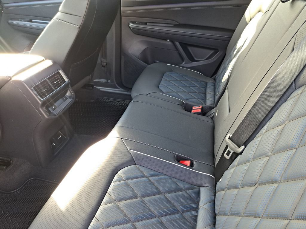 New 2026 Volkswagen Atlas Cross Sport SEL Premium R-Line image 19