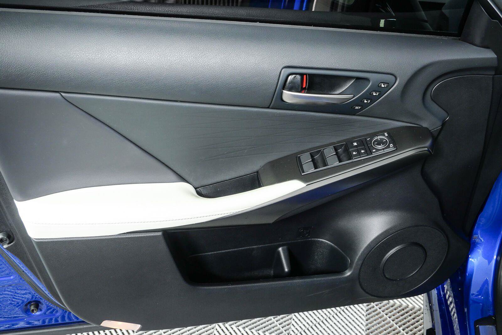 Used 2025 Lexus IS 350 F Sport RWD image 7