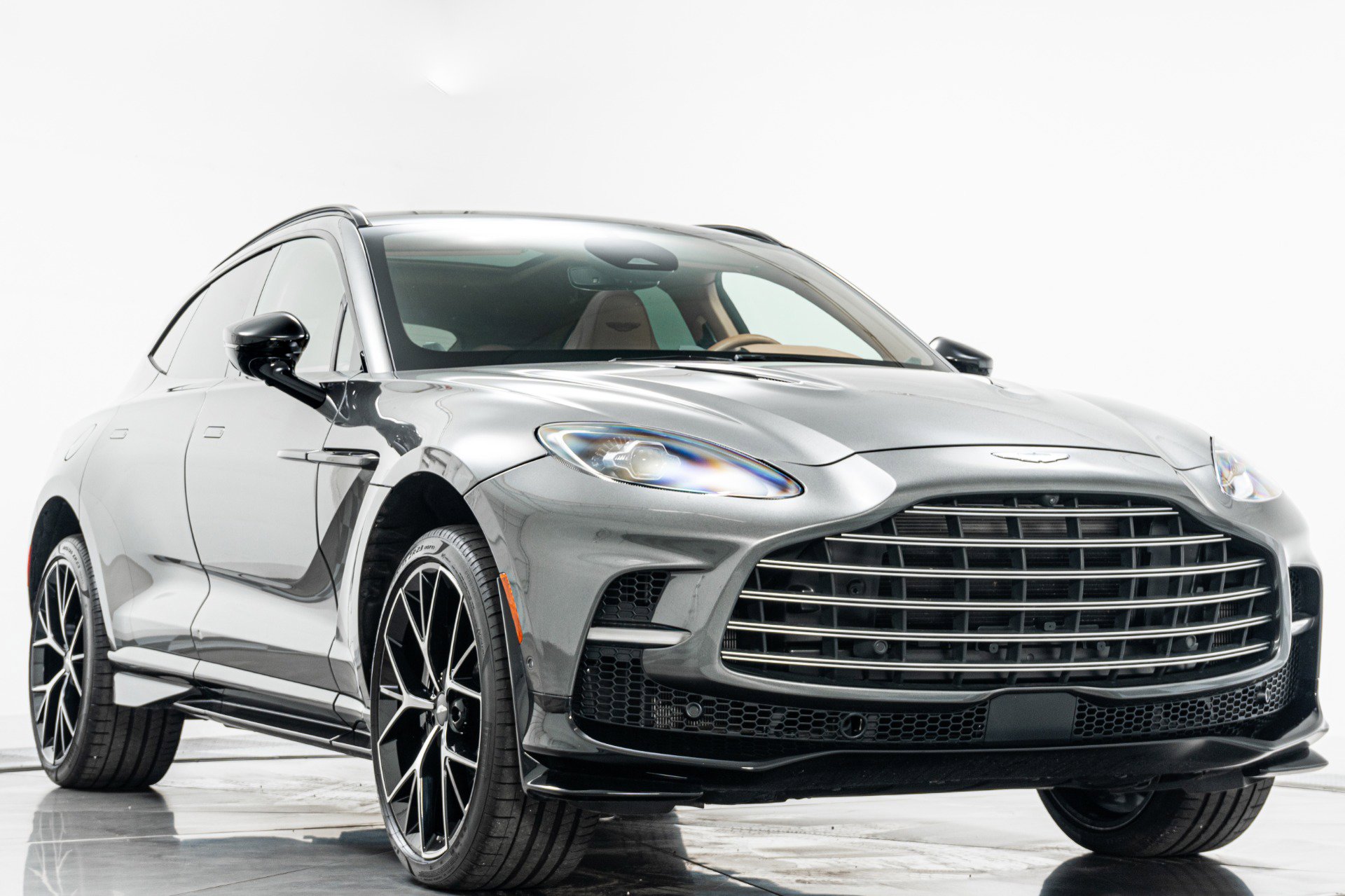 Used 2025 Aston Martin DBX 707 AWD/4WD image 3