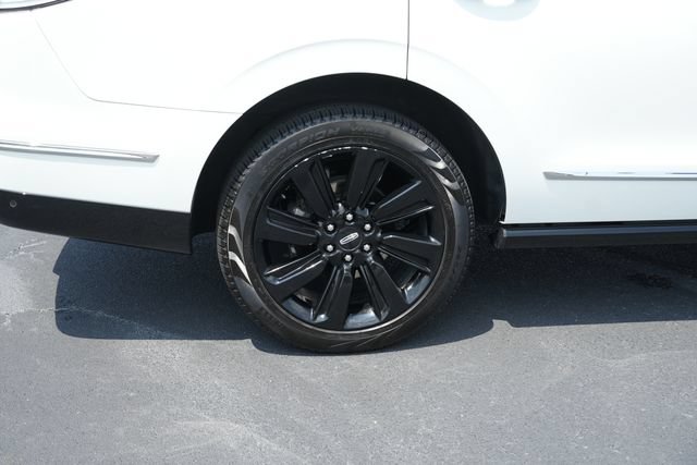 Used 2024 Lincoln Navigator Reserve AWD/4WD image 8