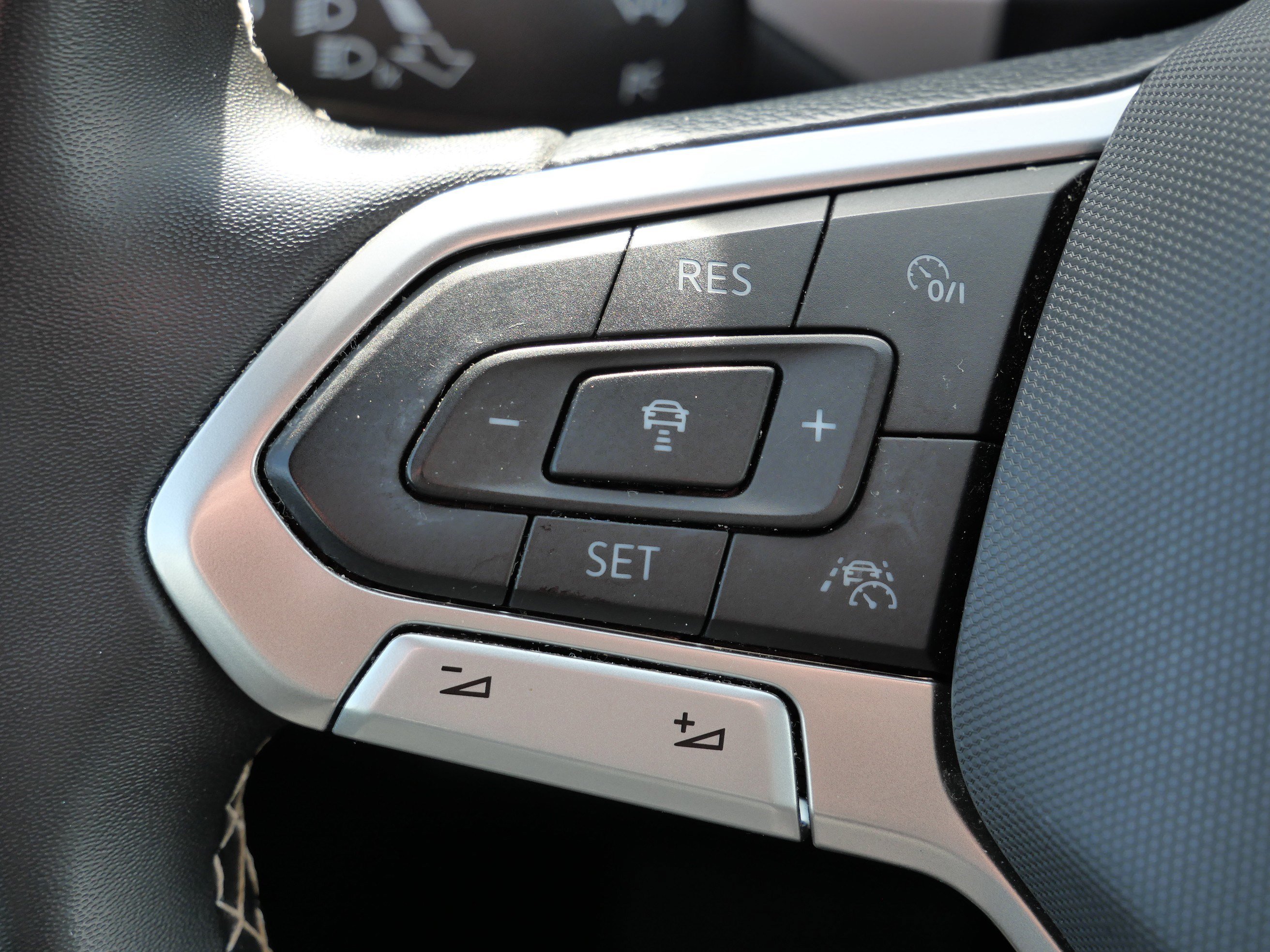 Certified 2023 Volkswagen Atlas SEL AWD/4WD image 33
