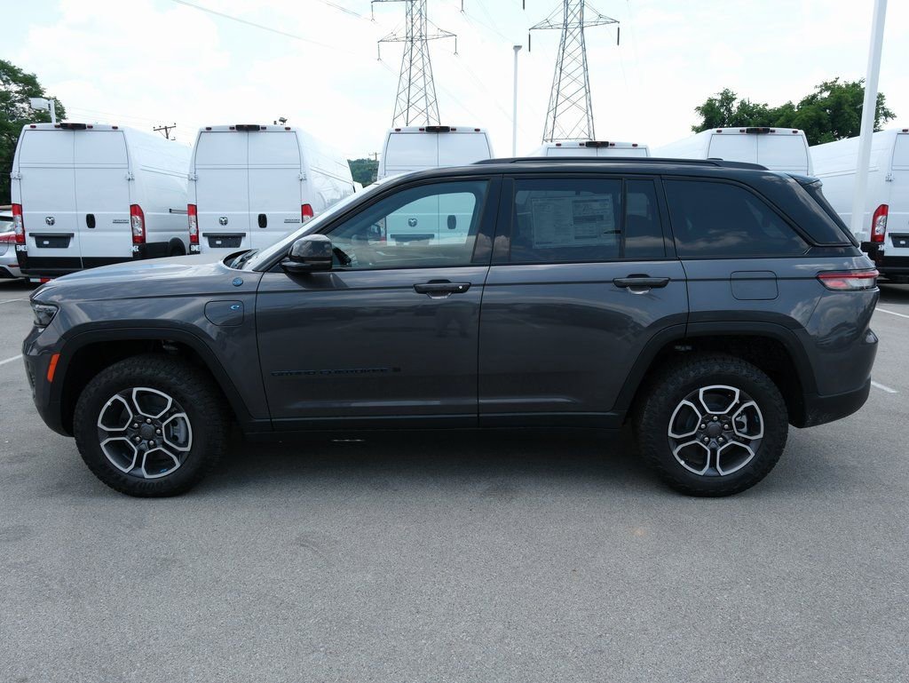 Used 2024 Jeep Grand Cherokee Trailhawk image 11