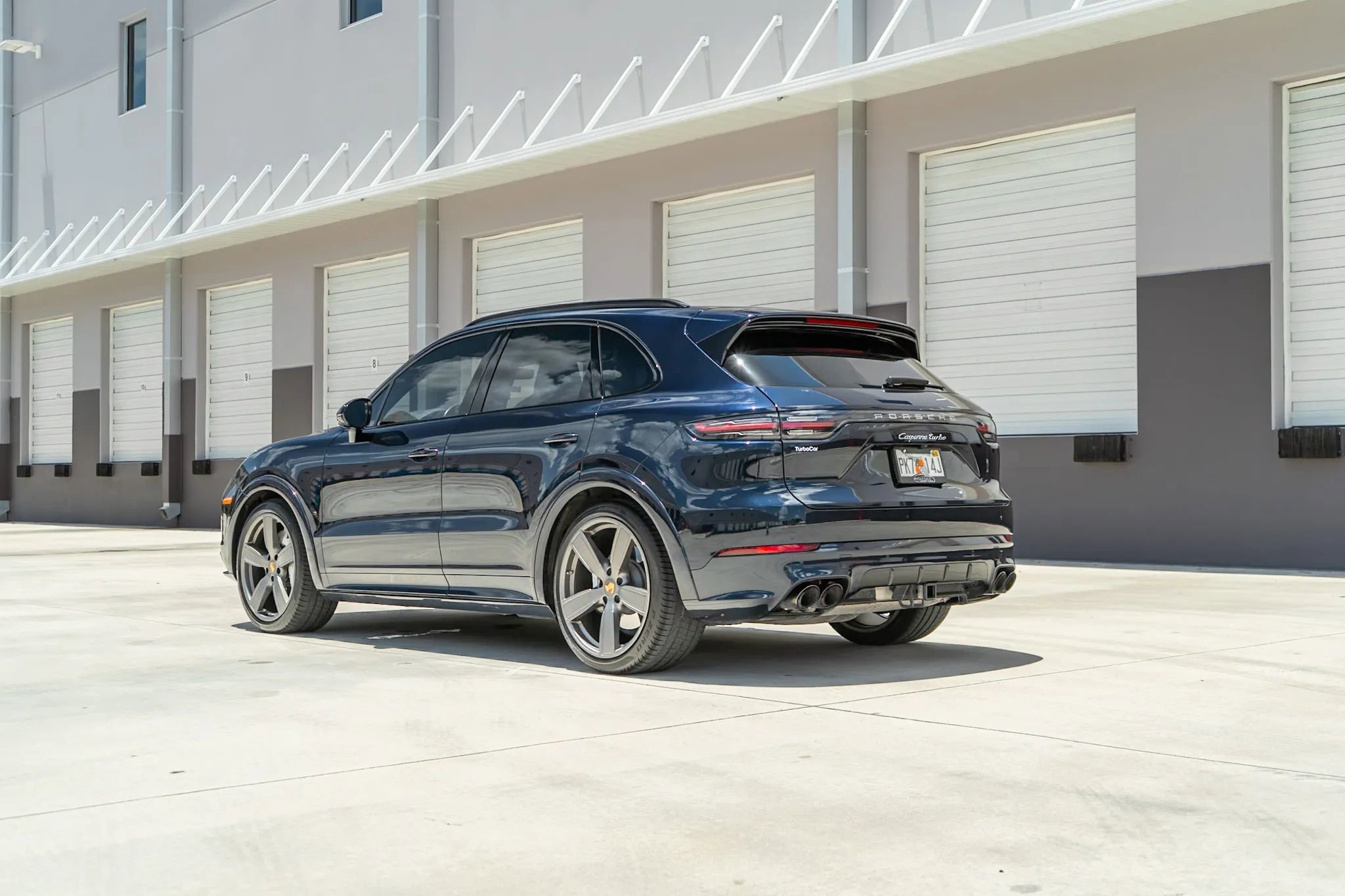 Used 2022 Porsche Cayenne Turbo image 4