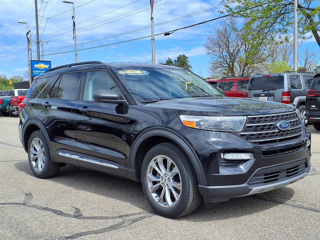 Used 2020 Ford Explorer XLT w/ Equipment Group 202A AWD/4WD image 3