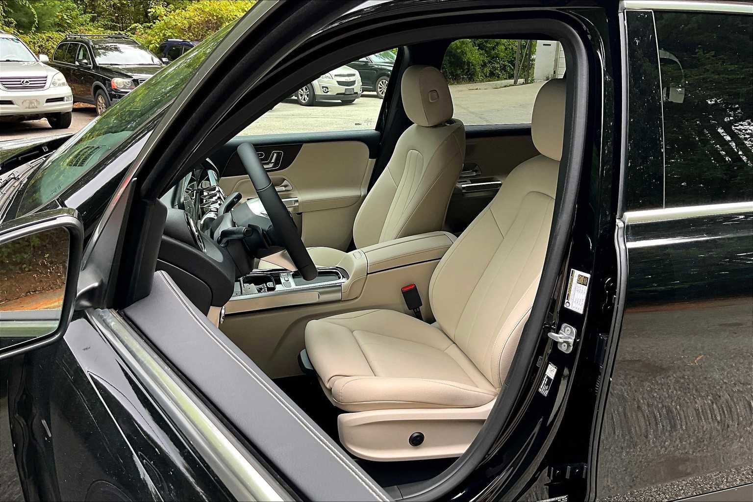 New 2026 Mercedes-Benz GLB 250 4MATIC image 14