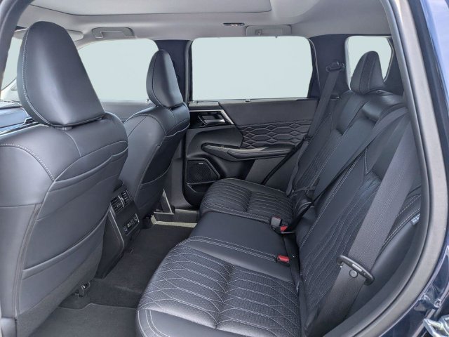 Used 2025 Mitsubishi Outlander SEL AWD/4WD image 13