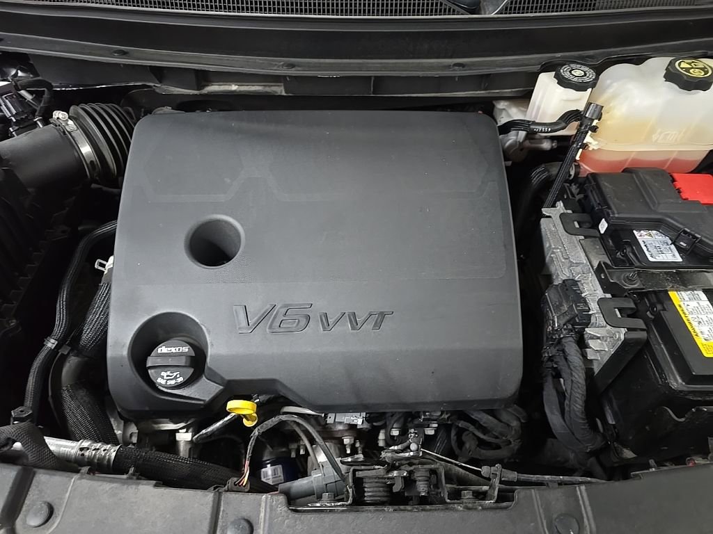 Used 2023 Chevrolet Traverse RS image 12