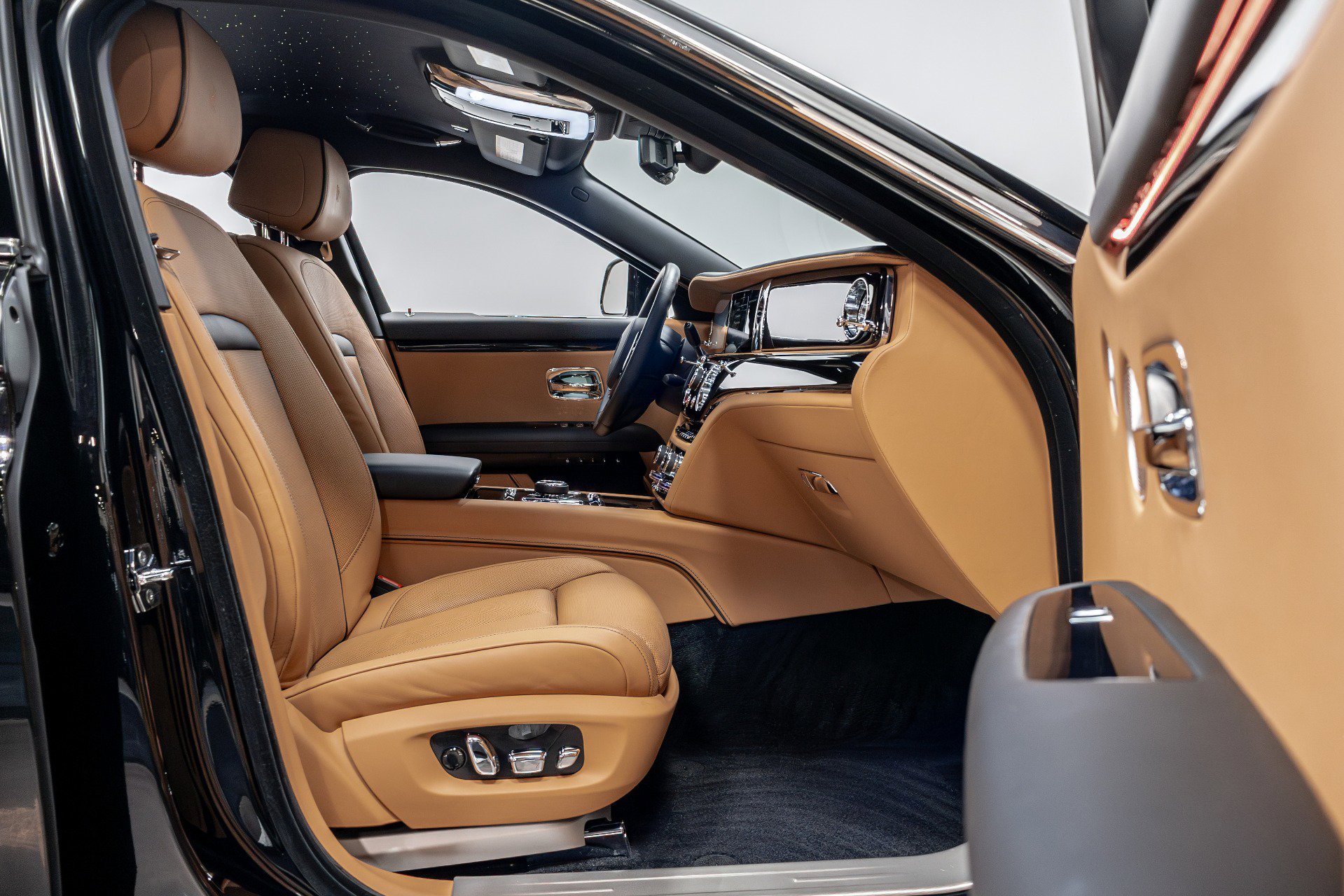 Used 2022 Rolls-Royce Ghost AWD/4WD image 25