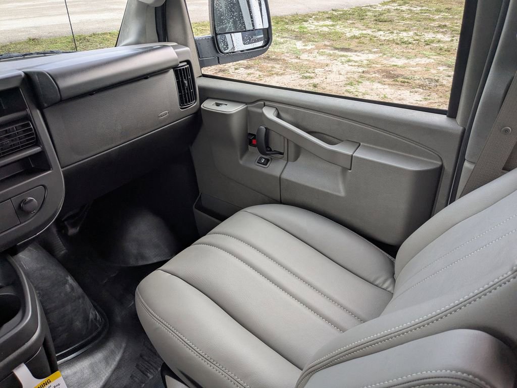 New 2025 Chevrolet Express 3500 LT w/ LT Preferred Equipment Group RWD image 18