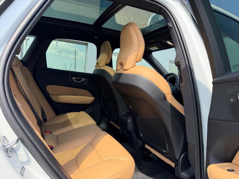 Used 2023 Volvo XC60 B5 Ultimate w/ Climate Package AWD/4WD image 11