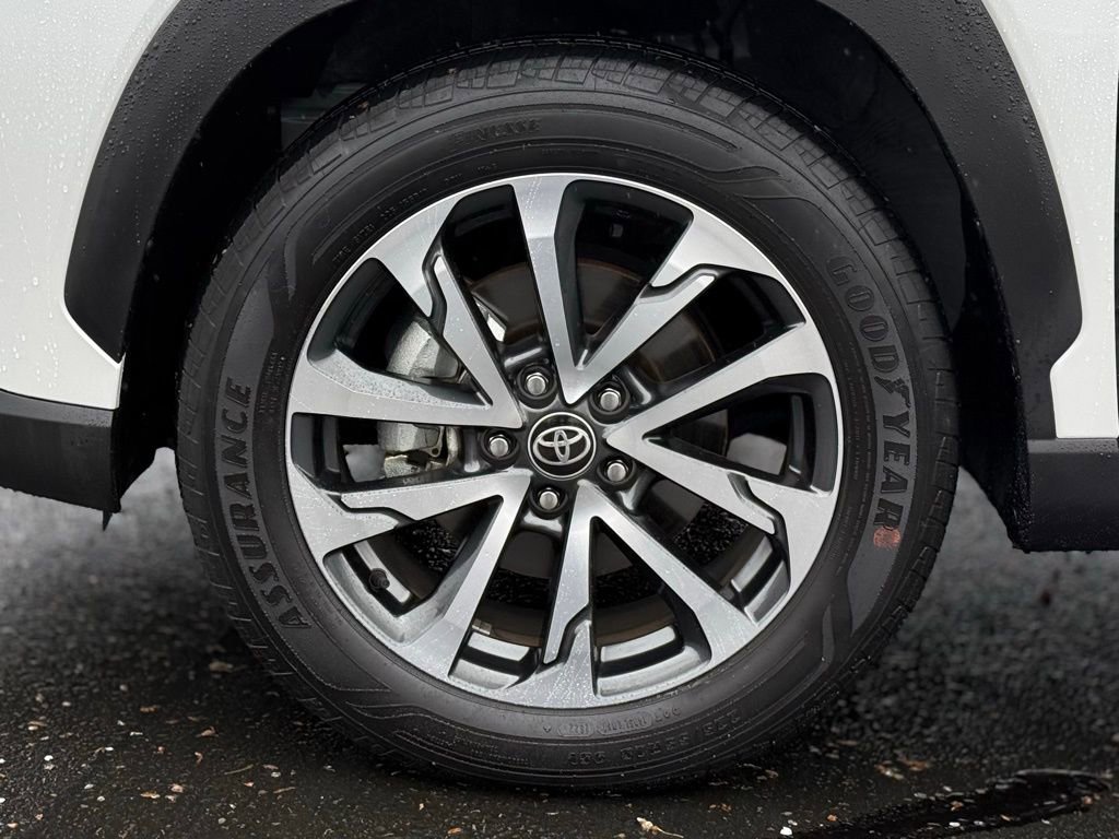 Certified 2022 Toyota Corolla Cross XLE w/ Convenience Package image 9