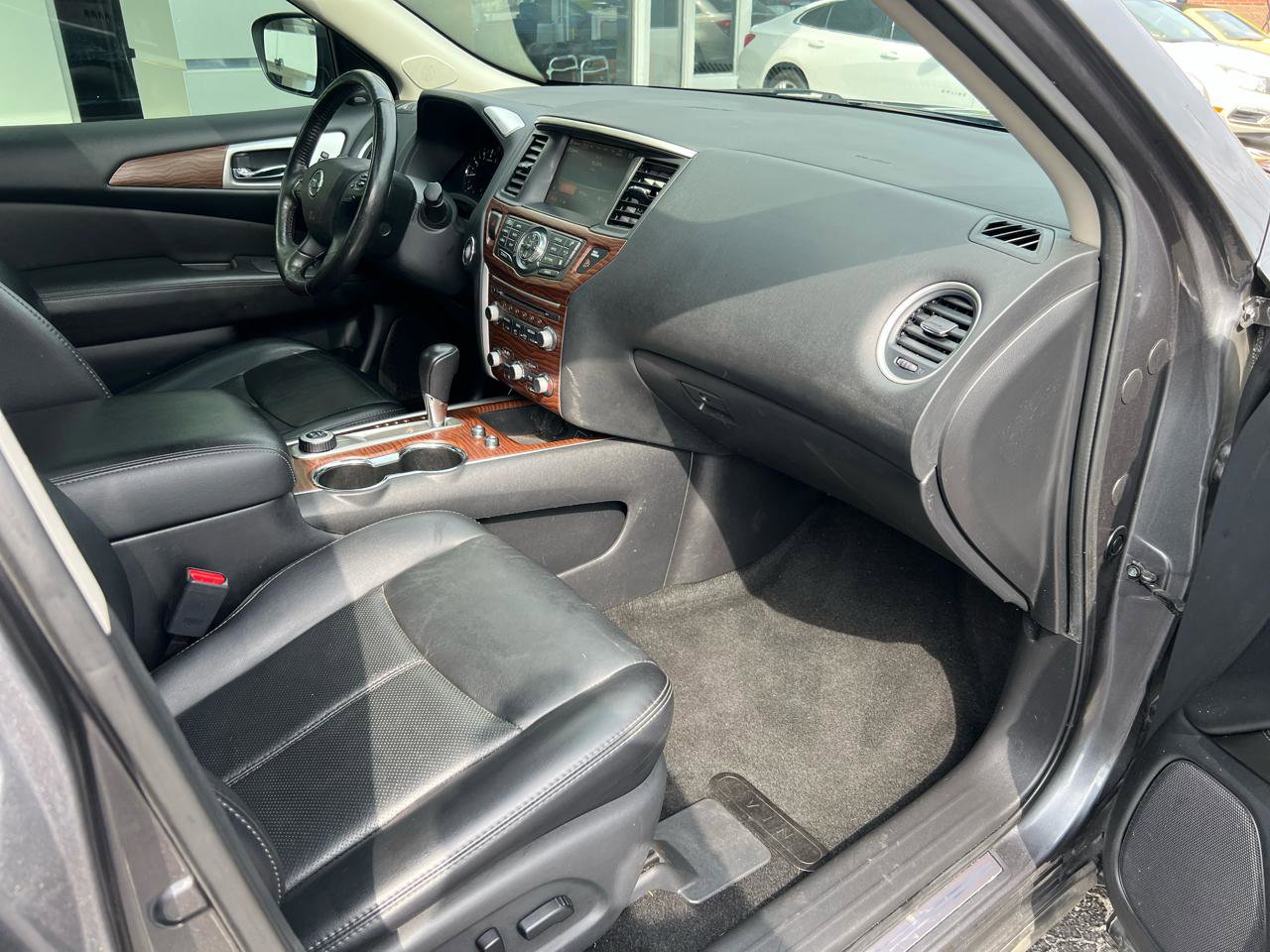 Used 2019 Nissan Pathfinder Platinum AWD/4WD image 9