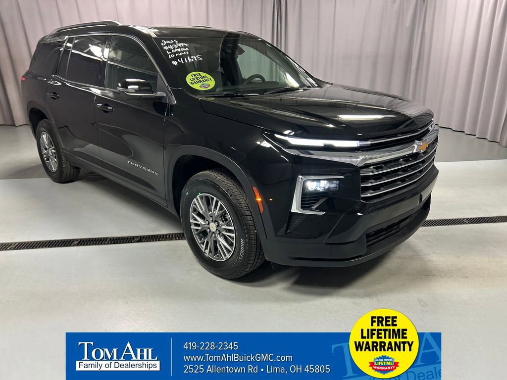 Used 2025 Chevrolet Traverse LT w/ Driver Confidence Package image 1