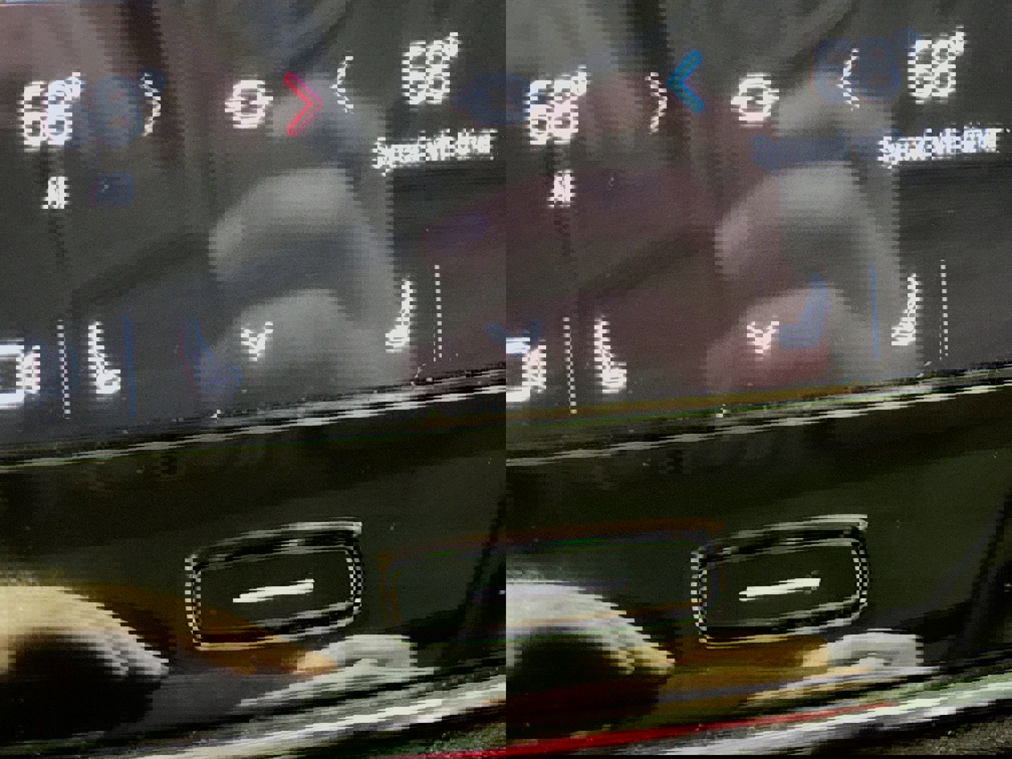 Used 2023 Volvo XC40 B5 Plus image 4