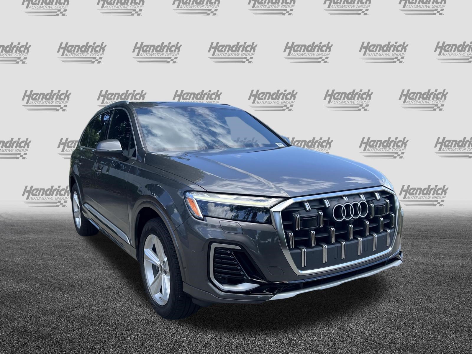 Certified 2025 Audi Q7 2.0T Premium w/ Convenience Package AWD/4WD image 2