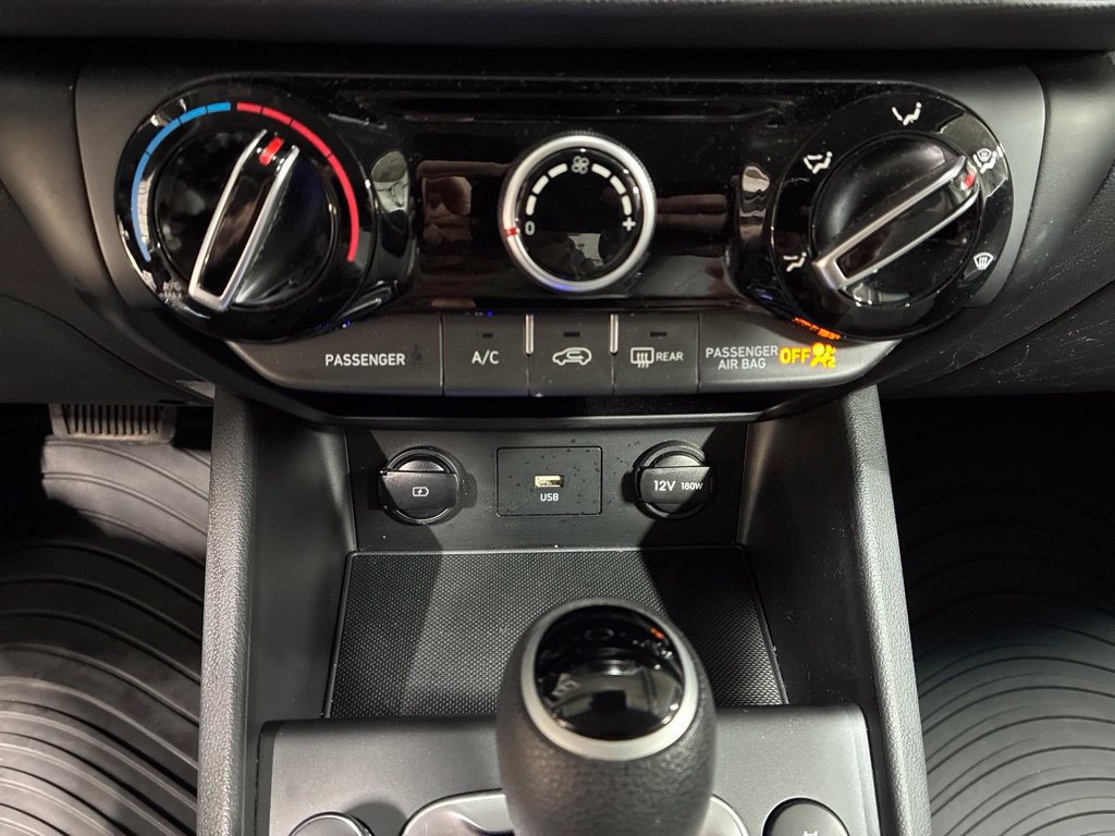 Used 2023 Hyundai Kona SEL AWD/4WD image 25