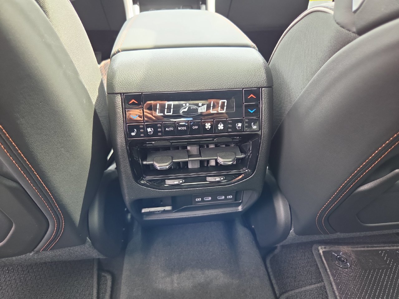 New 2026 Jeep Grand Cherokee L Summit w/ Obsidian Package AWD/4WD image 20