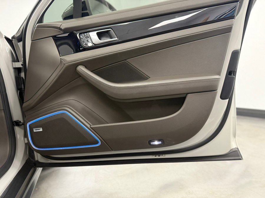 Used 2018 Porsche Panamera 4S AWD/4WD image 32