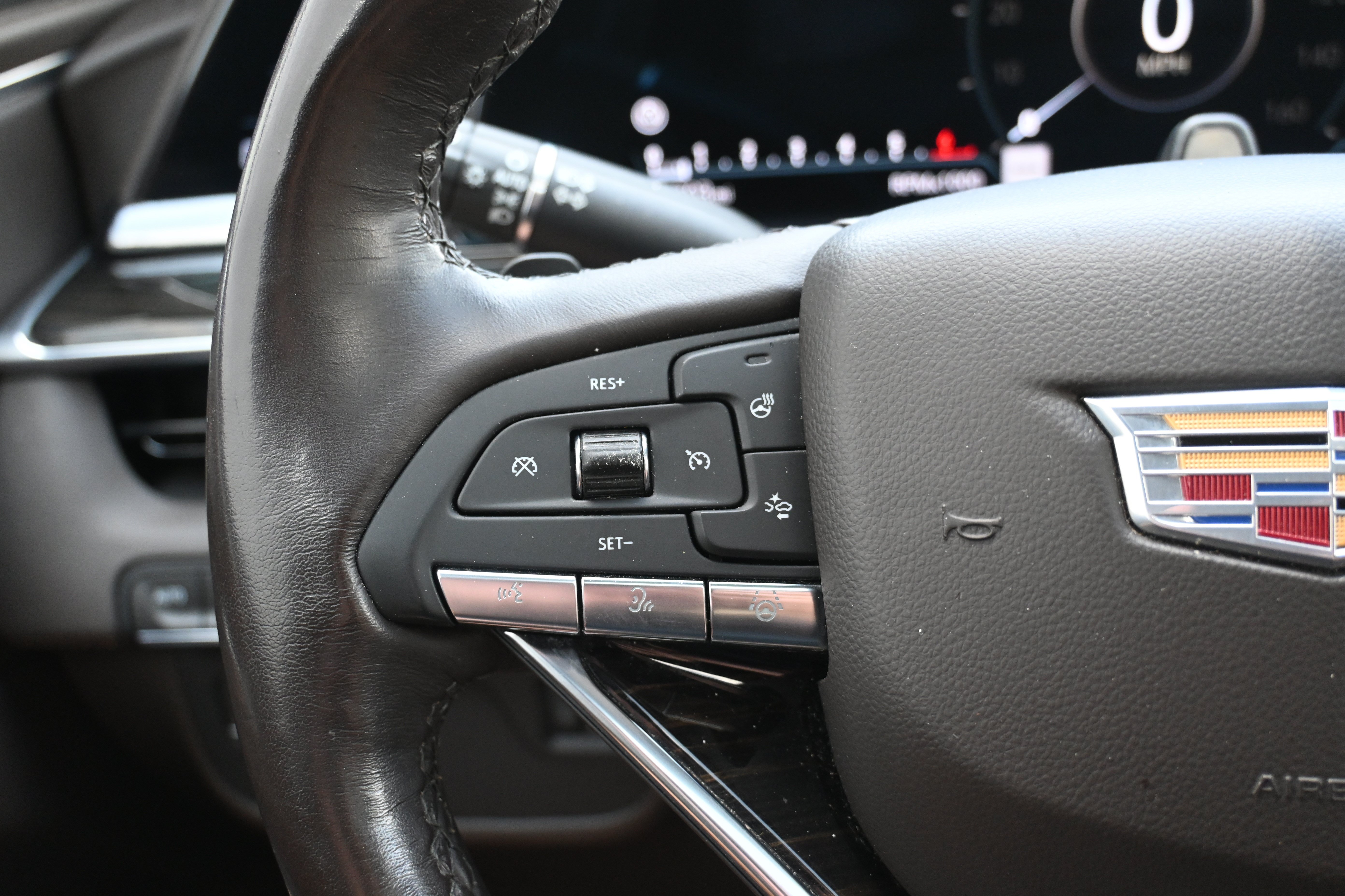 Used 2023 Cadillac Escalade Premium Luxury AWD/4WD image 18