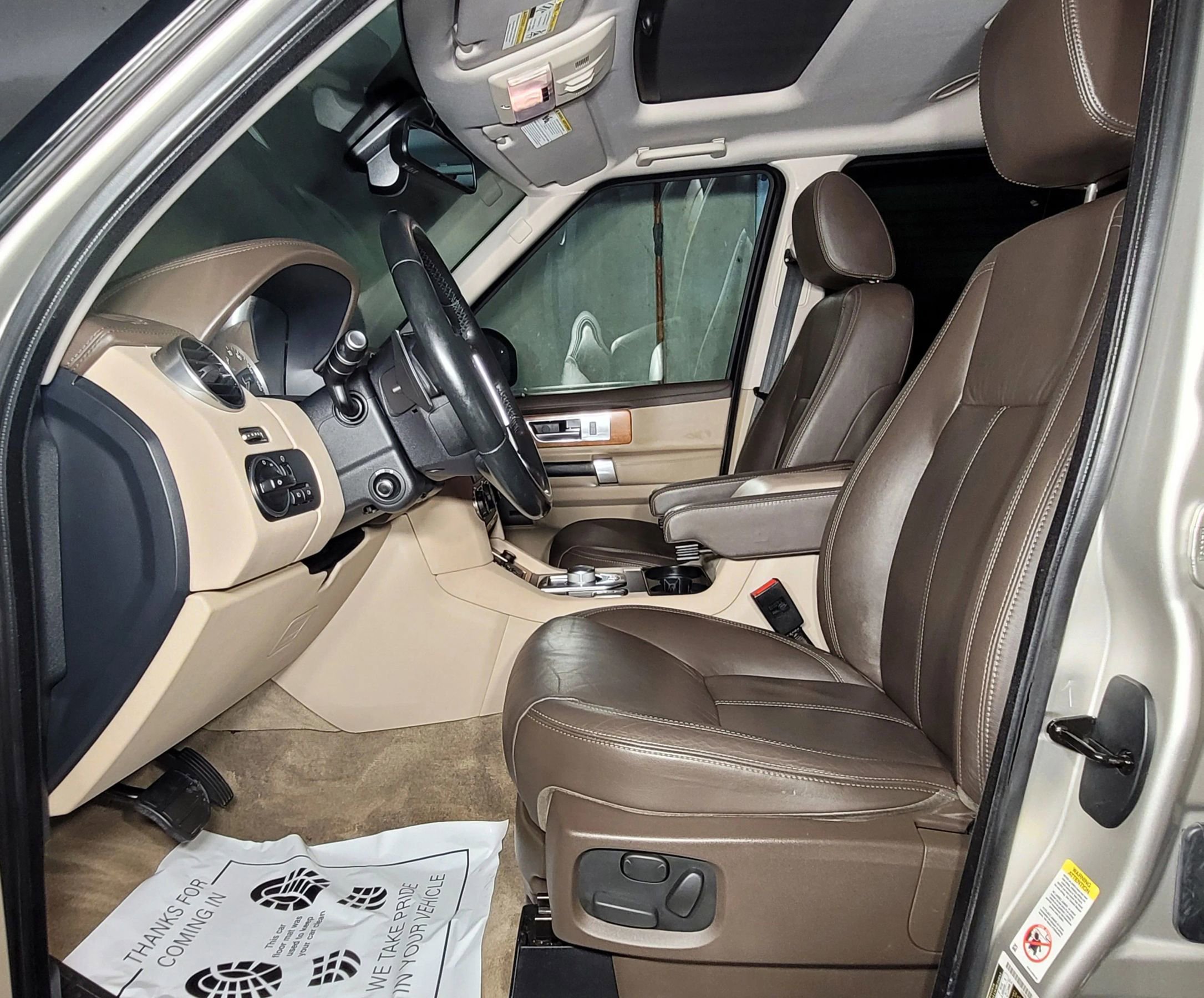 Used 2015 Land Rover LR4 HSE LUX image 23