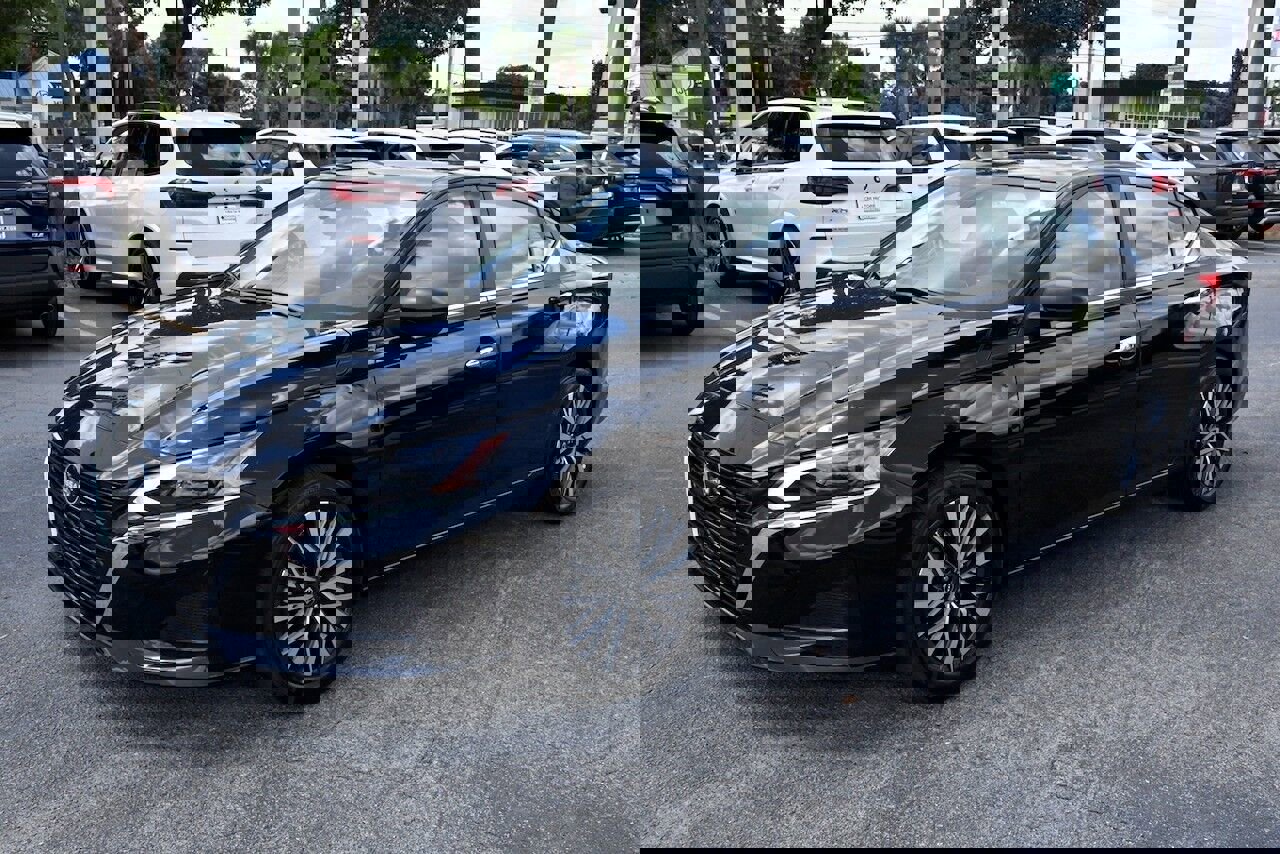 Used 2025 Nissan Altima 2.5 SV image 3