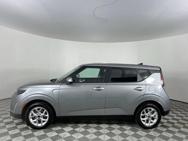 Used 2025 Kia Soul LX w/ LX Technology Package FWD image 8