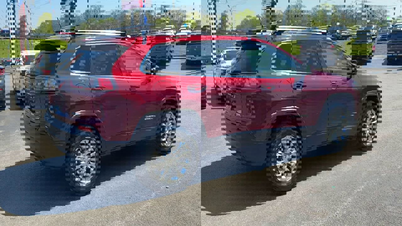 Used 2019 Jeep Cherokee Latitude w/ Popular Appearance Group image 7