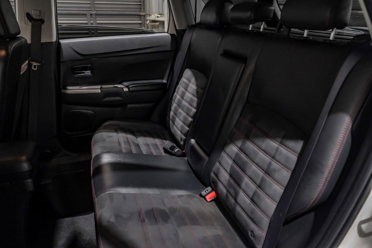 Used 2018 Mitsubishi Outlander Sport SE FWD image 25