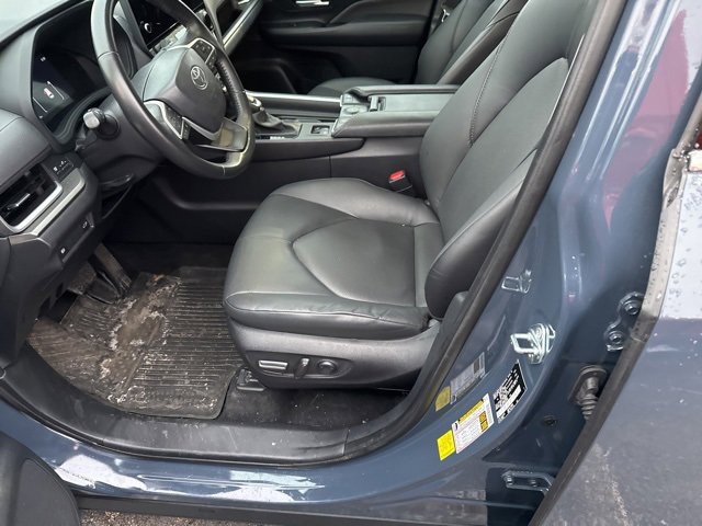 Used 2024 Toyota Grand Highlander XLE image 3