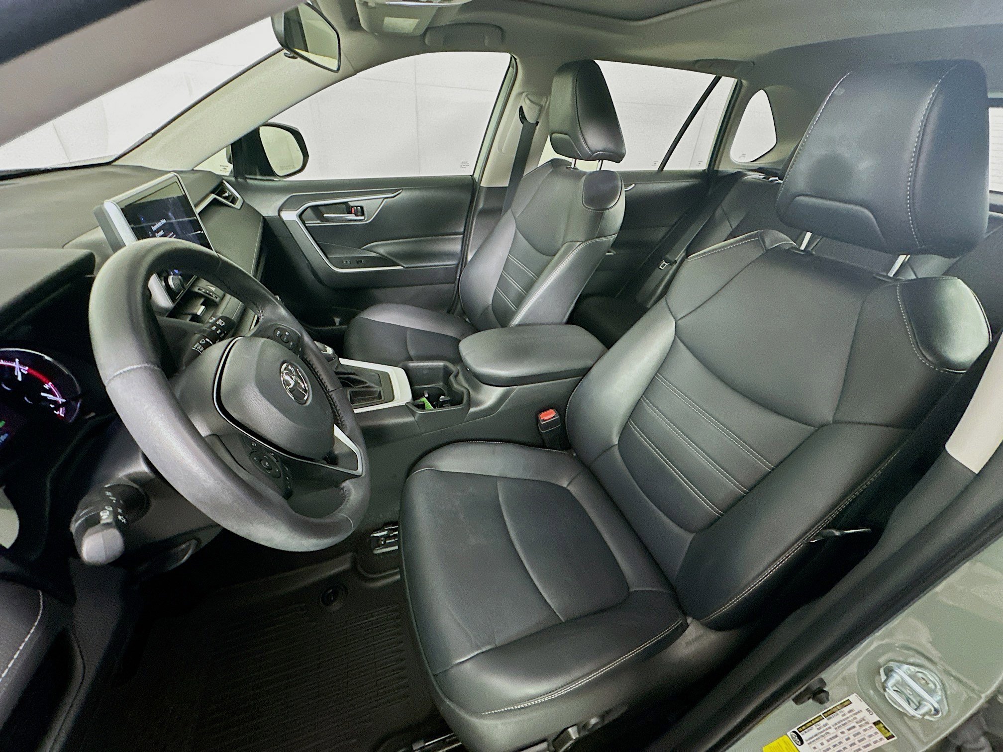 Used 2023 Toyota RAV4 XLE Premium image 13