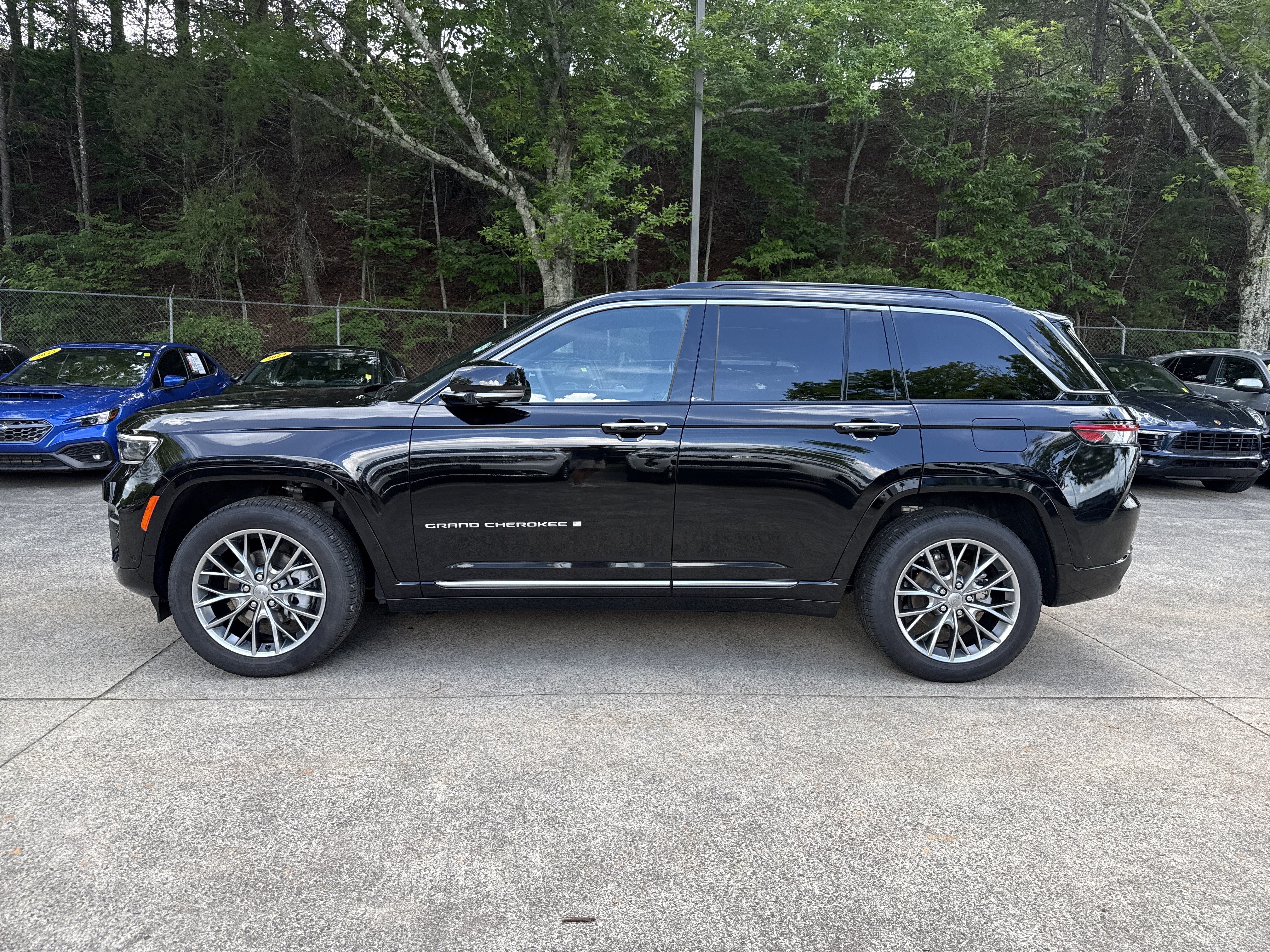 Used 2025 Jeep Grand Cherokee Summit AWD/4WD image 4