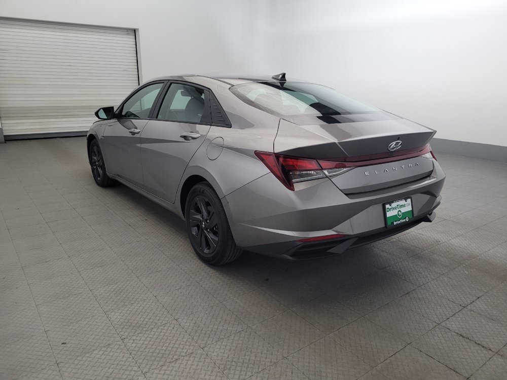 Used 2023 Hyundai Elantra SEL w/ Cargo Package FWD image 5